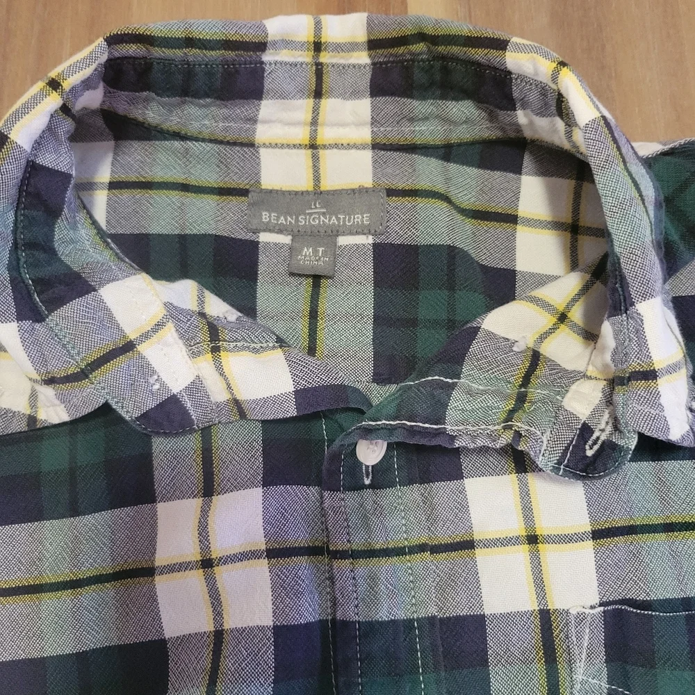Ll bean signature long sleeve button up size M T. Men or women's